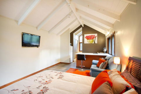 Airlie Beach Eco Cabins - Adults Only - Grafton Accommodation 9