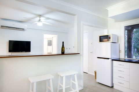 Airlie Beach Eco Cabins - Adults Only - Grafton Accommodation 8