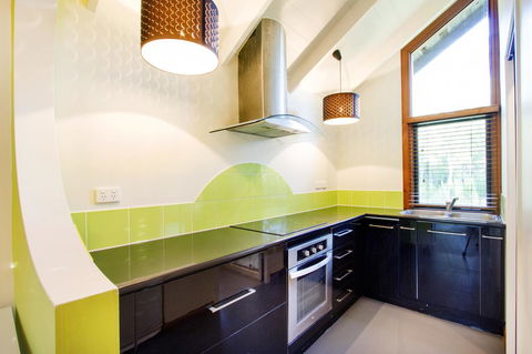 Airlie Beach Eco Cabins - Adults Only - Grafton Accommodation 10