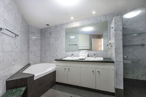 Emerald Noosa - Grafton Accommodation 10