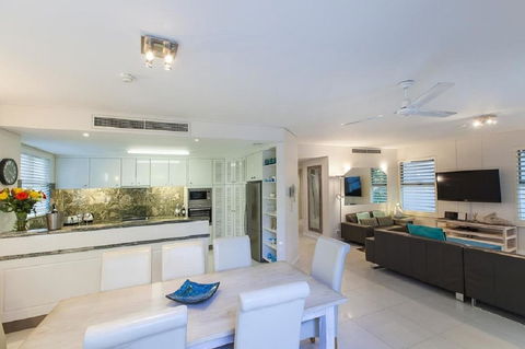 Emerald Noosa - Grafton Accommodation 9