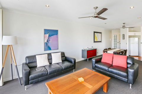 On The Beach Apartments - Grafton Accommodation 5