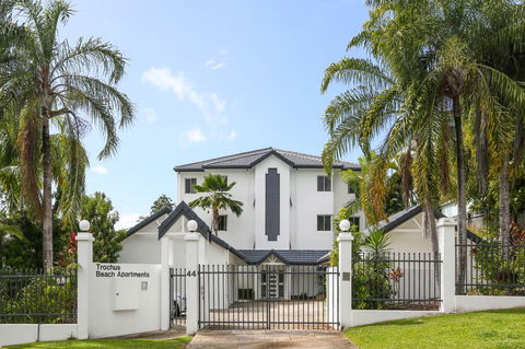On The Beach Apartments - Grafton Accommodation 4
