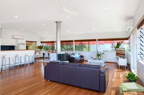 Jolly Roger's Beach House - Grafton Accommodation 3
