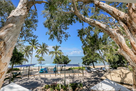 Paradise On The Beach Resort - Grafton Accommodation 11