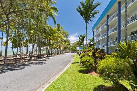 Agincourt Beachfront Apartments - Grafton Accommodation 11