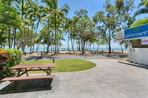 Agincourt Beachfront Apartments - Grafton Accommodation 5