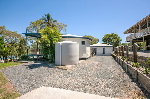 Sunset Cabins 1770 - Grafton Accommodation 7