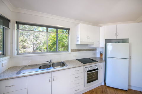 Sunset Cabins 1770 - Grafton Accommodation 11