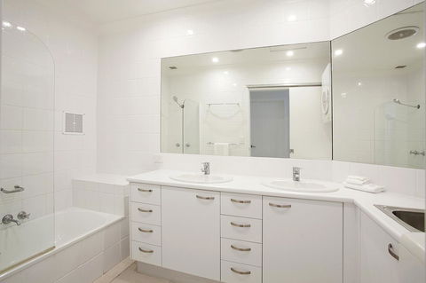 Noosa Shores Resort - Grafton Accommodation 1