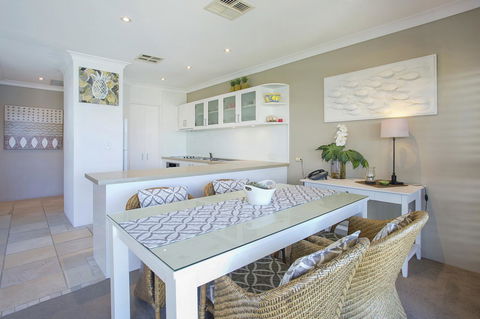 Noosa Shores Resort - Grafton Accommodation 24