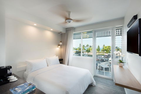 Heart Hotel And Gallery Whitsundays - Grafton Accommodation 5