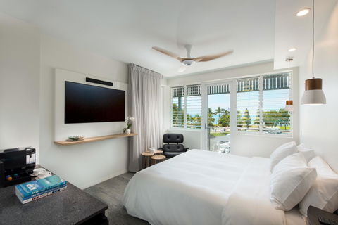 Heart Hotel And Gallery Whitsundays - Grafton Accommodation 4