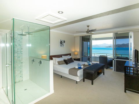 Beach Lodges - Grafton Accommodation 3
