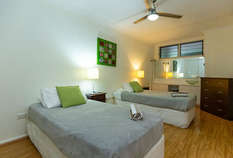 Beach Lodges - Grafton Accommodation 27