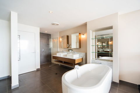 Whitsunday Reflections - Grafton Accommodation 16