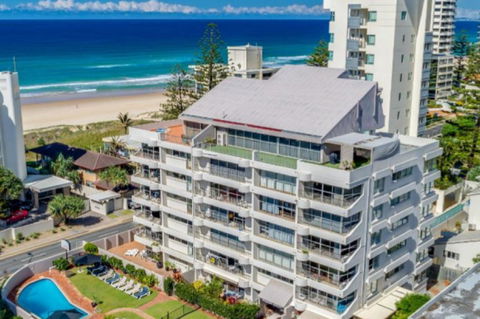 Surfers Chalet - Grafton Accommodation 9