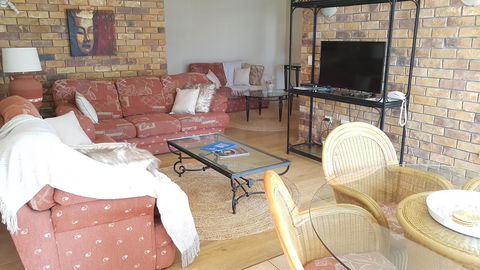 Surfers Chalet - Grafton Accommodation 24