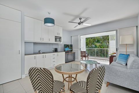 Palm Cove Paradise - Couples Spa Beach Getaway - Grafton Accommodation 0