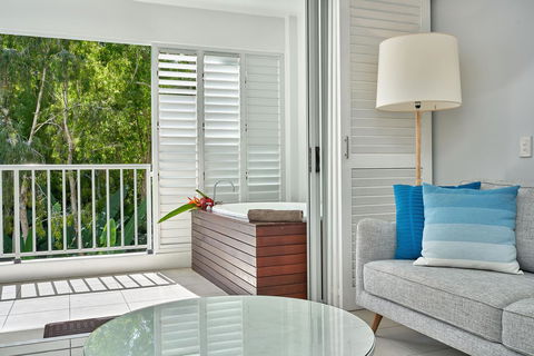 Palm Cove Paradise - Couples Spa Beach Getaway - Grafton Accommodation 8
