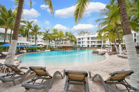 Palm Cove Paradise - Couples Spa Beach Getaway - Grafton Accommodation 15