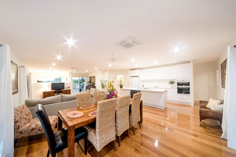 Whitsunday Luxury Homes - Grafton Accommodation 4