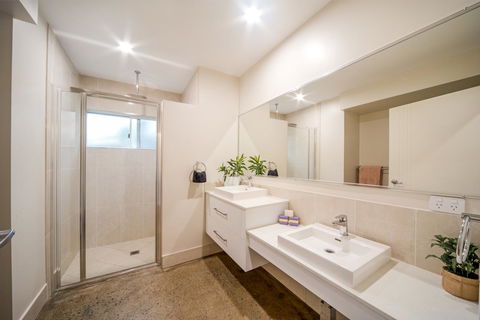 Whitsunday Luxury Homes - Grafton Accommodation 33