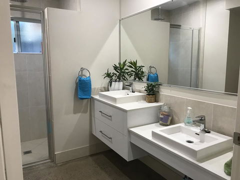 Whitsunday Luxury Homes - Grafton Accommodation 13