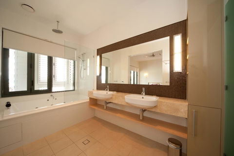 The Boathouse Apartments - Grafton Accommodation 16