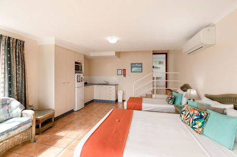 Sunlit Waters Studio Apartments - Grafton Accommodation 41