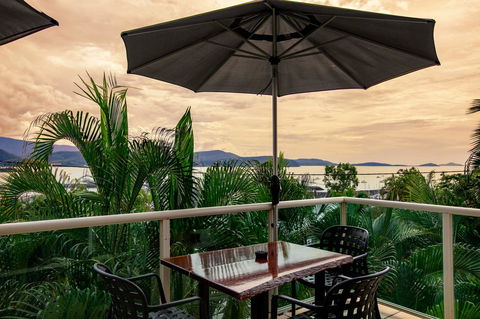 Sunlit Waters Studio Apartments - Grafton Accommodation 1