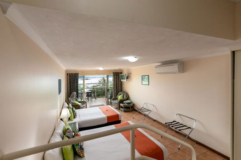 Sunlit Waters Studio Apartments - Grafton Accommodation 24