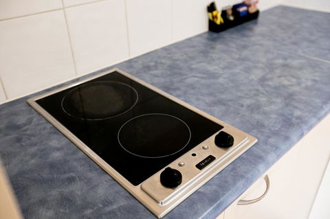 Sunlit Waters Studio Apartments - Grafton Accommodation 35