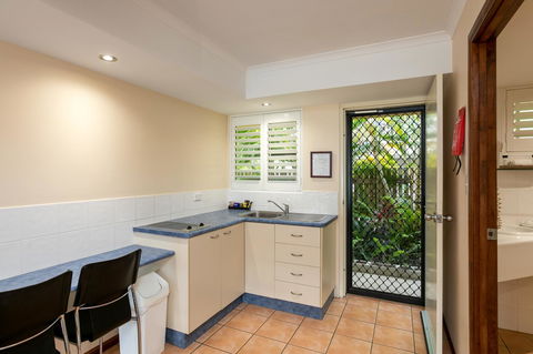 Sunlit Waters Studio Apartments - Grafton Accommodation 27
