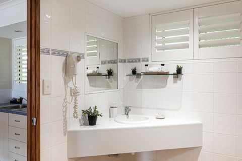 Sunlit Waters Studio Apartments - Grafton Accommodation 26