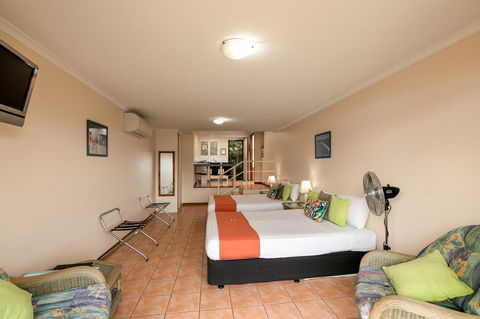 Sunlit Waters Studio Apartments - Grafton Accommodation 30