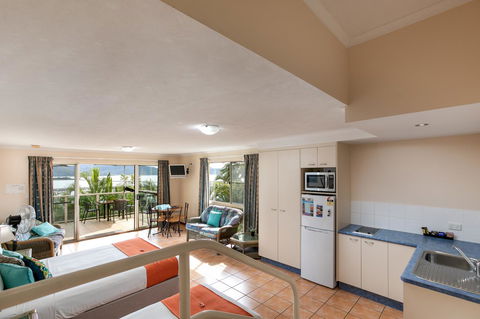 Sunlit Waters Studio Apartments - Grafton Accommodation 38