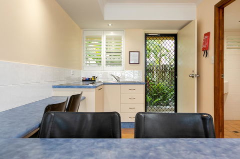 Sunlit Waters Studio Apartments - Grafton Accommodation 28