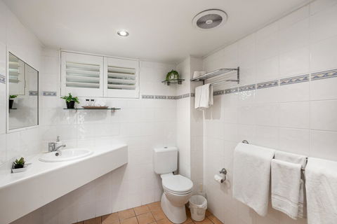 Sunlit Waters Studio Apartments - Grafton Accommodation 36