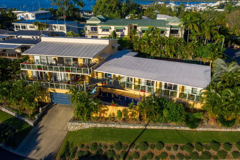 Sunlit Waters Studio Apartments - Grafton Accommodation 8