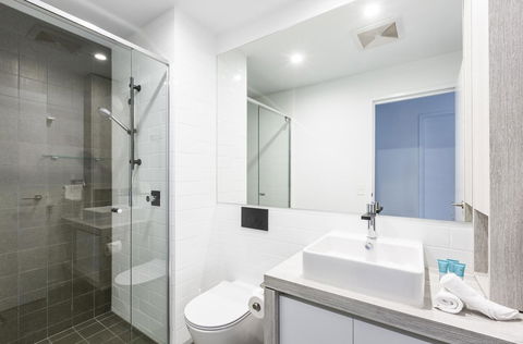 Boardwalk Burleigh Beach - Official - Grafton Accommodation 33