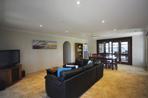 Bribie Island Canal Holiday Destination! - Grafton Accommodation 3