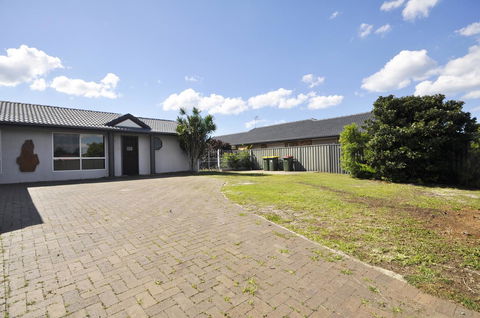 Bribie Island Canal Holiday Destination! - Grafton Accommodation 2
