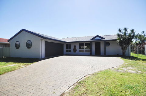 Bribie Island Canal Holiday Destination! - Grafton Accommodation 23