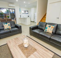 Agnes Sails - Grafton Accommodation