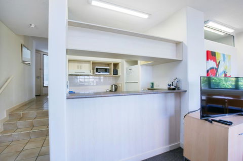 Tiki Hotel Apartments Surfers Paradise - Grafton Accommodation 9