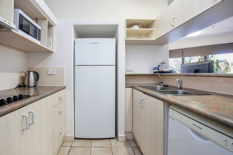 Tiki Hotel Apartments Surfers Paradise - Grafton Accommodation 11