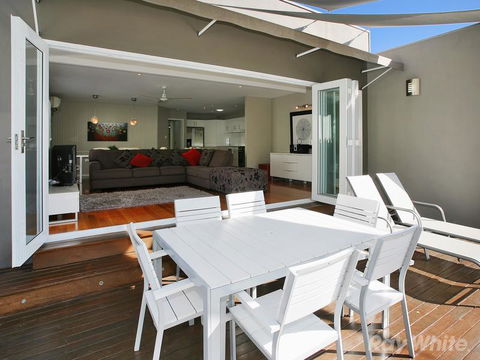 Beach House On Tradewinds Avenue - Grafton Accommodation 2