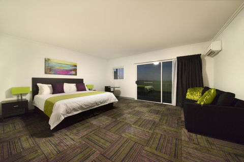 Mackay Oceanside Central Hotel Official - Grafton Accommodation 24