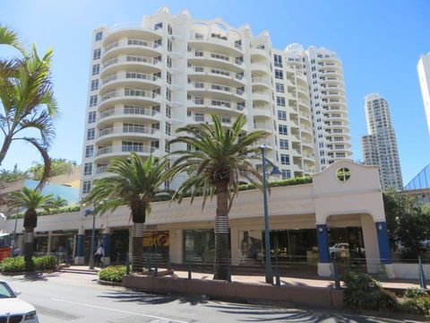 APR Private SUITES MOROC By The Beach - Grafton Accommodation 9